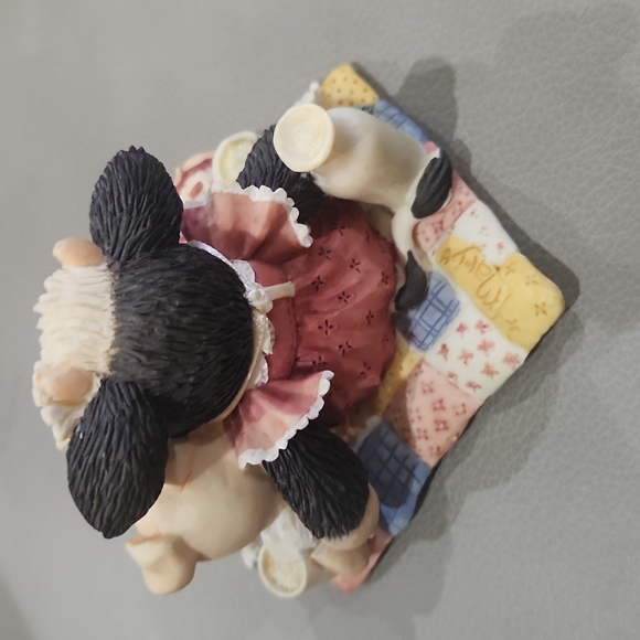 Mary's Moo Moos " Cookies Are For Sharing" 1993 Enesco Figurine - Picture 3 of 3